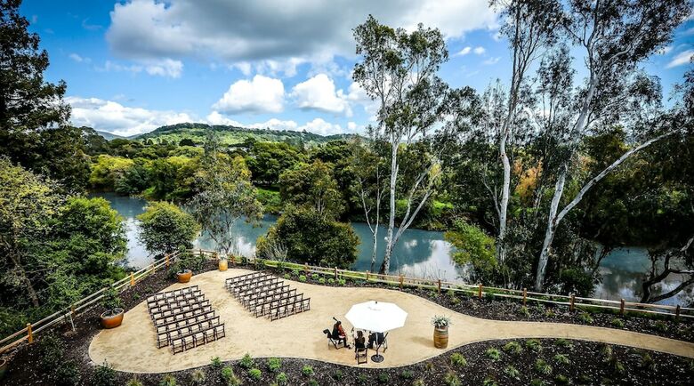 Hotel River Terrace Inn (.)