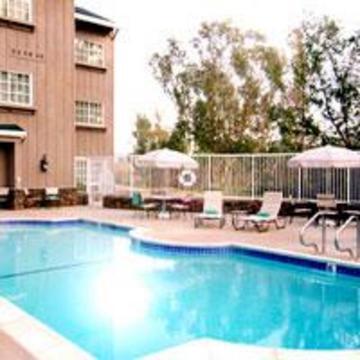 Hotel River Terrace Inn (.)