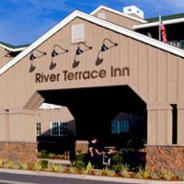 Hotel River Terrace Inn (.)