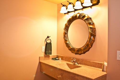 Hotel Misty Mountain Inn & Suites