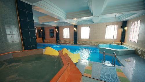 Aleksandrovsky Dvor Hotel