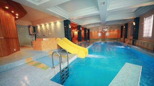 Aleksandrovsky Dvor Hotel