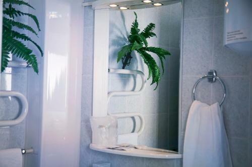 Hotel Equator Lite