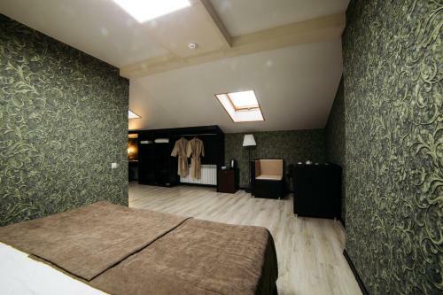 West Hotel