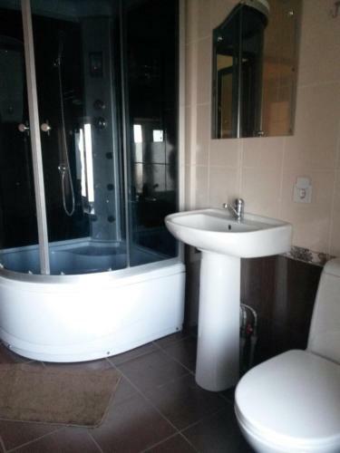 Hostal Guesthouse On Stroiteley 23