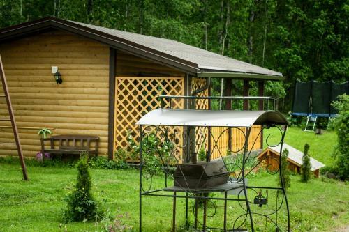 Hostal Holiday Home Tihotut