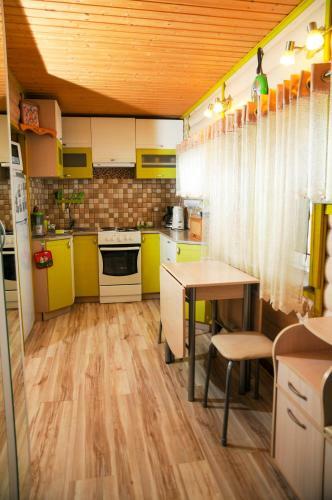 Hostal Holiday Home Tihotut