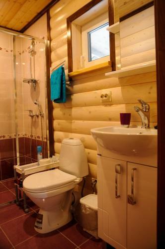 Hostal Holiday Home Tihotut