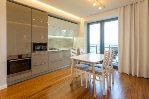 Lazur Sea View Apartment