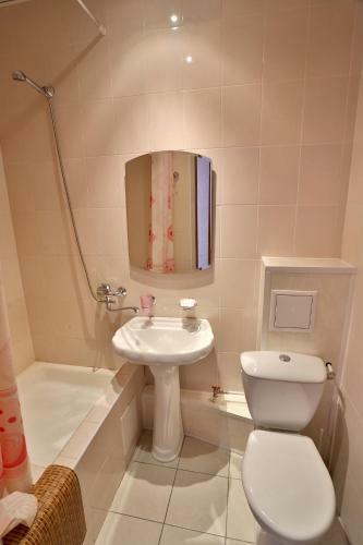 Neftyanik Hotel
