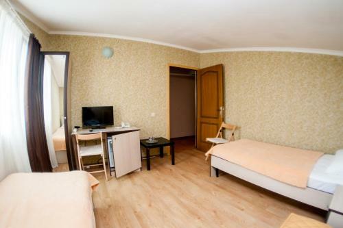 Hostal Anzhelika Albatros Guest House