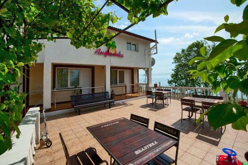 Hostal Anzhelika Albatros Guest House