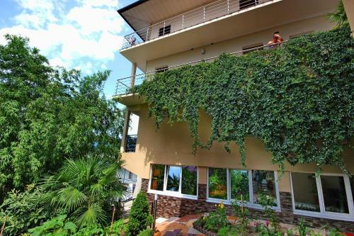 Hostal Anzhelika Albatros Guest House