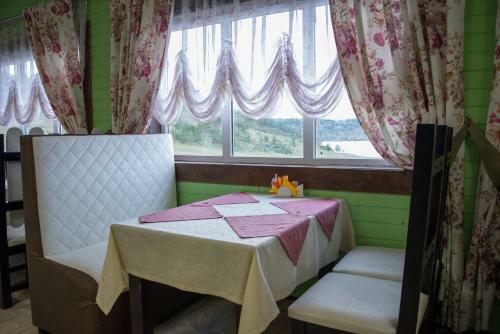 Hostal Holiday Village Bayar