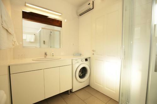 Hostal Apartments Dvor