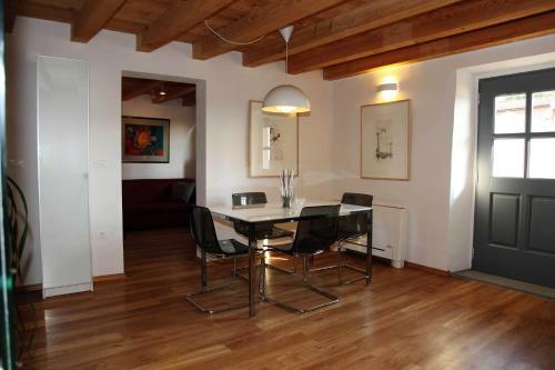 Hostal Apartments Dvor