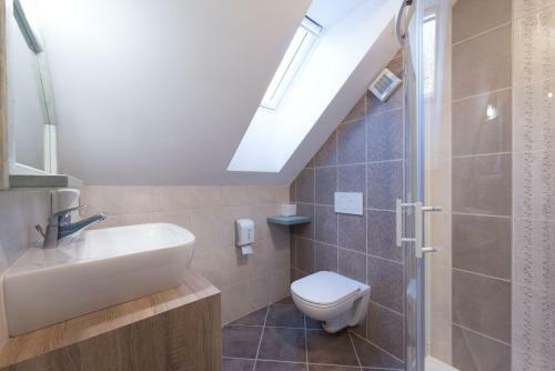 Hostal Apartments And Rooms Tolc