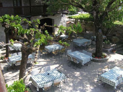 Hostal Guesthouse Domacija Sajna