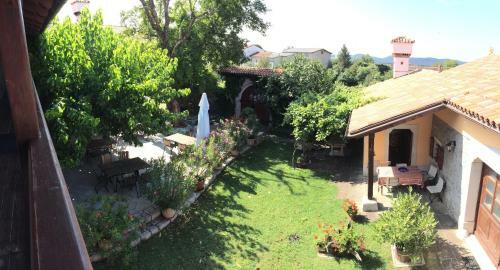 Hostal Guesthouse Domacija Sajna