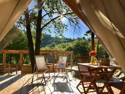 Chateau Ram?ak, Vineyard Glamping Resort
