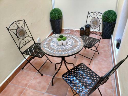 Hostal Phiros B&B