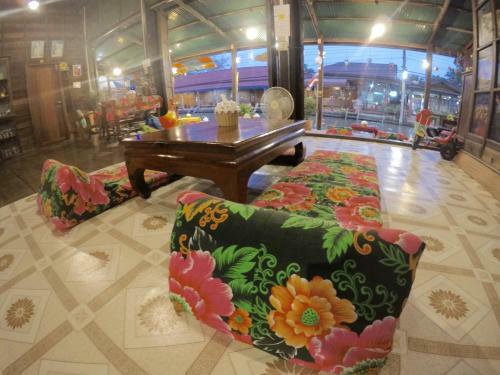 Baanklong Amphawa Homestay