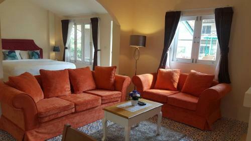 Hotel Palazzo Pavone Gallery & Resort