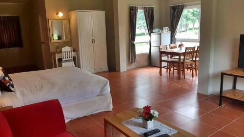 Hotel Palazzo Pavone Gallery & Resort
