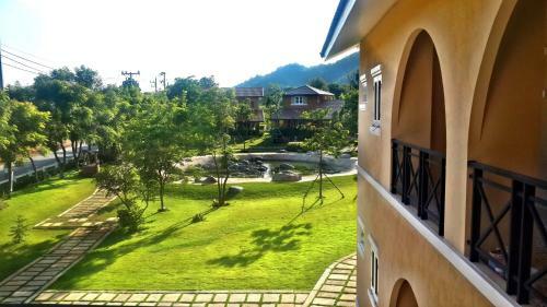 Hotel Palazzo Pavone Gallery & Resort