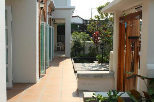Hotel Baan Pimpisa Bangsaray Boutique Residence