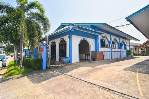 Hostal Oyo 570 Seaside Hua Hin