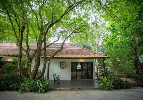 Hotel Phuwanalee Resort
