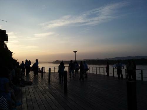 Hotel Baan Sky House Riverside Resort