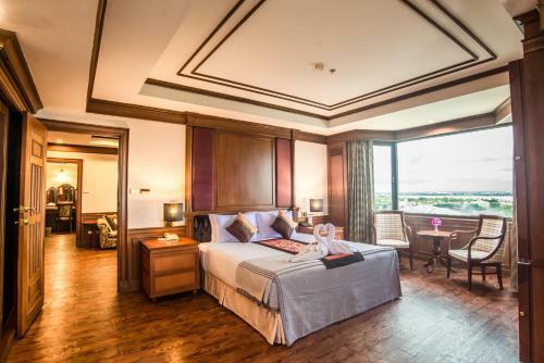 Mukdahan Grand Hotel