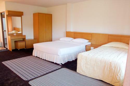 Hotel Sichang Shine Khao Resort