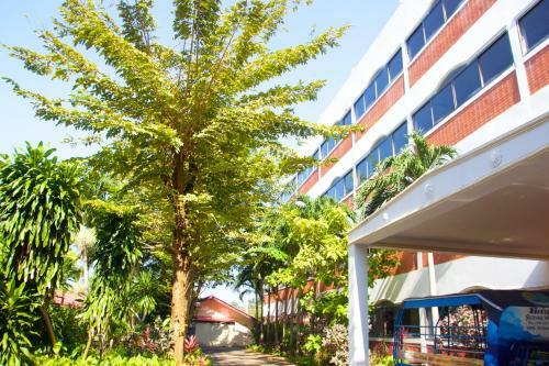 Hotel Sichang Shine Khao Resort