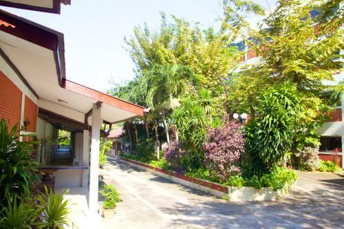 Hotel Sichang Shine Khao Resort