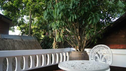 Hostal Mut Mee Garden Guest House