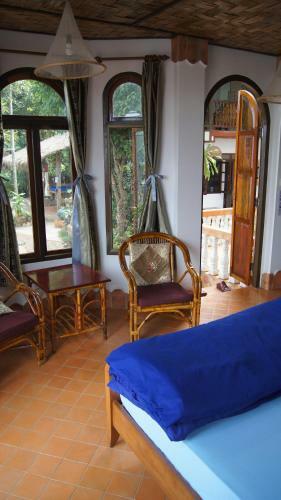 Hostal Mut Mee Garden Guest House