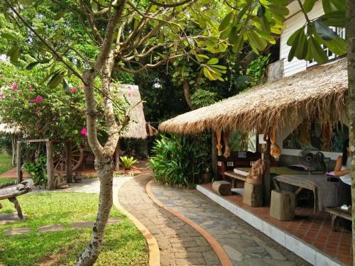 Hostal Mut Mee Garden Guest House