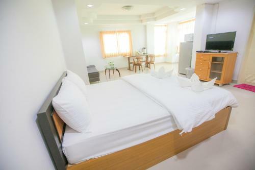 Hotel Grand Charoonrat Apartment