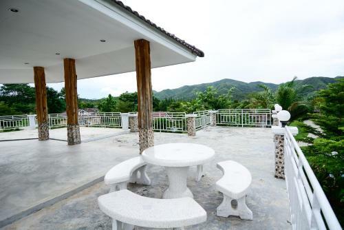 Hotel Tanaosri & Creekside Resort