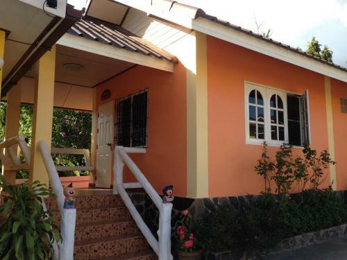 Hostal Tassana House