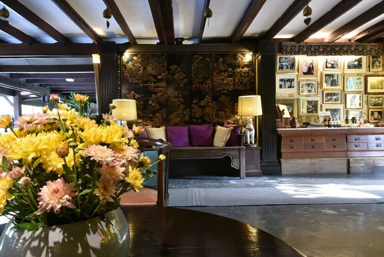 Hotel Ndol Streamside Thai Villas