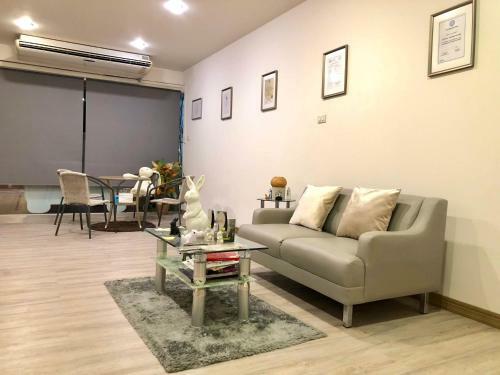 Albergue 24 Poshtel Salaya