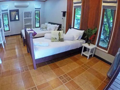 Hotel Dolphin Bay Beach Resort