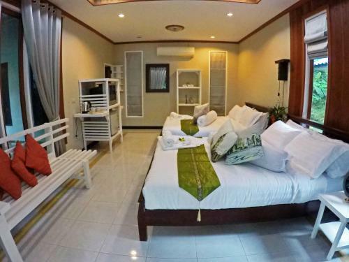 Hotel Dolphin Bay Beach Resort