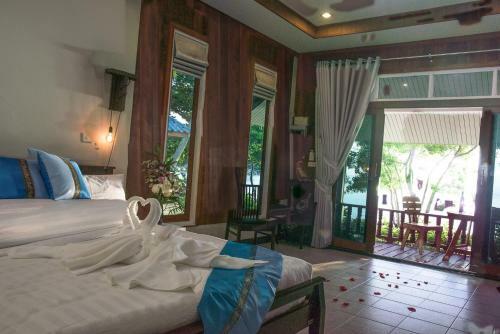 Hotel Dolphin Bay Beach Resort