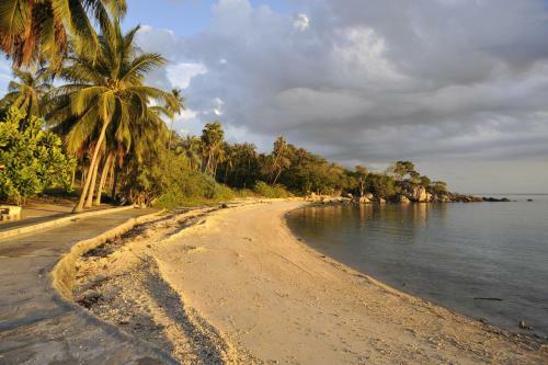 Hotel Dolphin Bay Beach Resort
