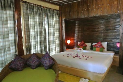 Hotel B52 Beach Resort